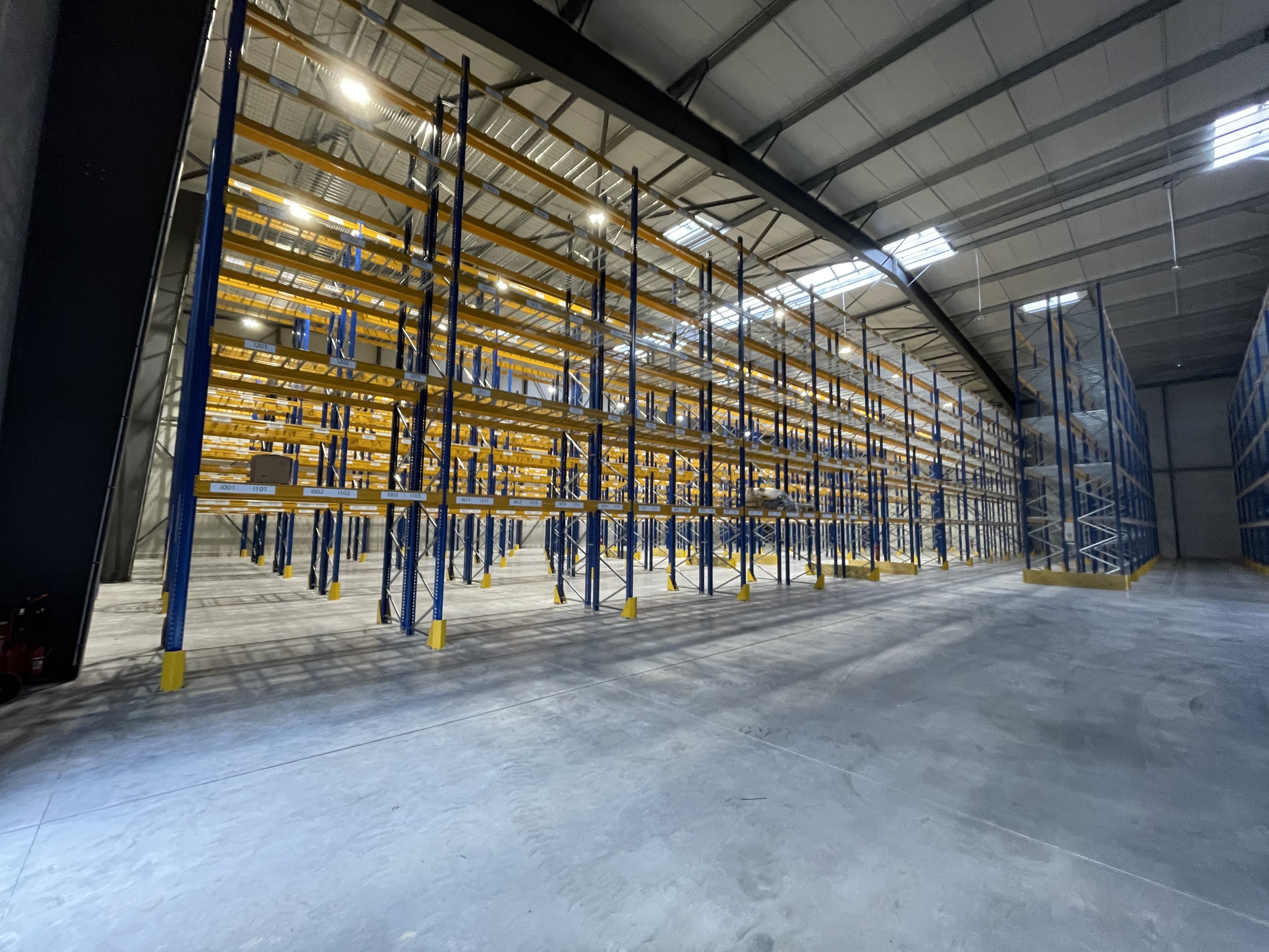 Bâtiment de stockage chez Transports Ressat